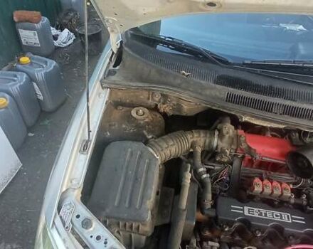 Серый Шевроле Авео, объемом двигателя 1.5 л и пробегом 220 тыс. км за 3800 $, фото 3 на Automoto.ua