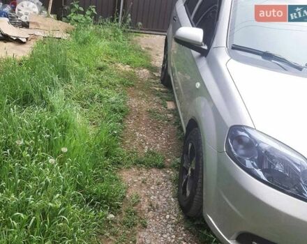 Серый Шевроле Авео, объемом двигателя 1.5 л и пробегом 310 тыс. км за 2700 $, фото 2 на Automoto.ua