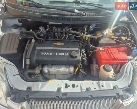 Серый Шевроле Авео, объемом двигателя 1.6 л и пробегом 180 тыс. км за 3900 $, фото 1 на Automoto.ua