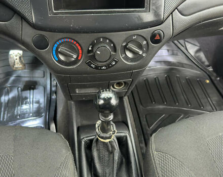Сірий Шевроле Авео, об'ємом двигуна 1.5 л та пробігом 245 тис. км за 3500 $, фото 20 на Automoto.ua