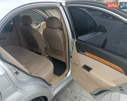 Сірий Шевроле Авео, об'ємом двигуна 1.6 л та пробігом 270 тис. км за 3500 $, фото 5 на Automoto.ua