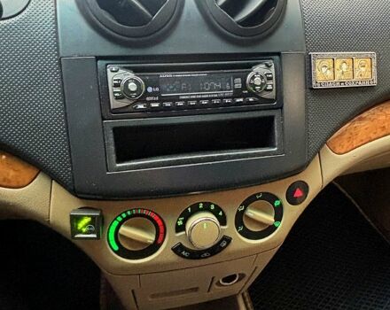 Серый Шевроле Авео, объемом двигателя 1.6 л и пробегом 198 тыс. км за 3700 $, фото 5 на Automoto.ua