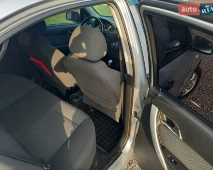 Сірий Шевроле Авео, об'ємом двигуна 1.5 л та пробігом 240 тис. км за 5000 $, фото 2 на Automoto.ua