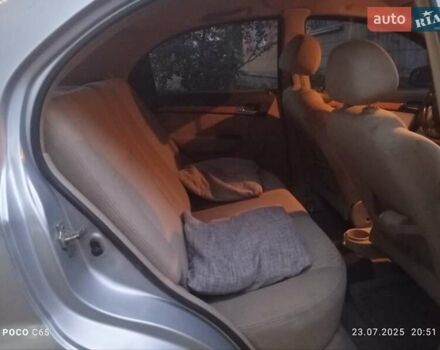 Серый Шевроле Авео, объемом двигателя 1.6 л и пробегом 250 тыс. км за 2900 $, фото 5 на Automoto.ua