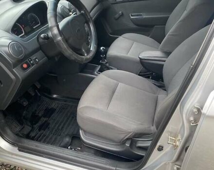 Серый Шевроле Авео, объемом двигателя 1.5 л и пробегом 235 тыс. км за 3900 $, фото 5 на Automoto.ua