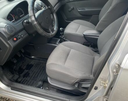Серый Шевроле Авео, объемом двигателя 1.5 л и пробегом 235 тыс. км за 3900 $, фото 6 на Automoto.ua