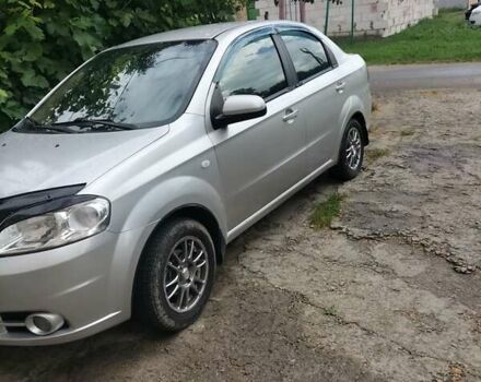 Серый Шевроле Авео, объемом двигателя 1.6 л и пробегом 216 тыс. км за 3800 $, фото 1 на Automoto.ua