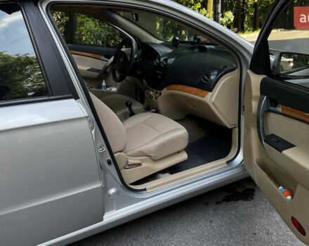 Серый Шевроле Авео, объемом двигателя 1.6 л и пробегом 203 тыс. км за 3700 $, фото 4 на Automoto.ua