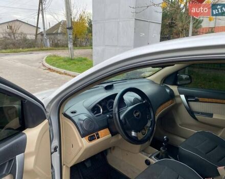 Серый Шевроле Авео, объемом двигателя 1.6 л и пробегом 180 тыс. км за 3500 $, фото 3 на Automoto.ua