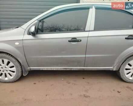Серый Шевроле Авео, объемом двигателя 1.5 л и пробегом 220 тыс. км за 3300 $, фото 4 на Automoto.ua