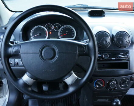 Серый Шевроле Авео, объемом двигателя 1.5 л и пробегом 205 тыс. км за 3500 $, фото 4 на Automoto.ua