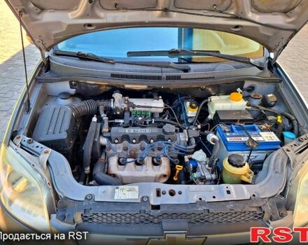 Серый Шевроле Авео, объемом двигателя 1.5 л и пробегом 192 тыс. км за 3350 $, фото 2 на Automoto.ua