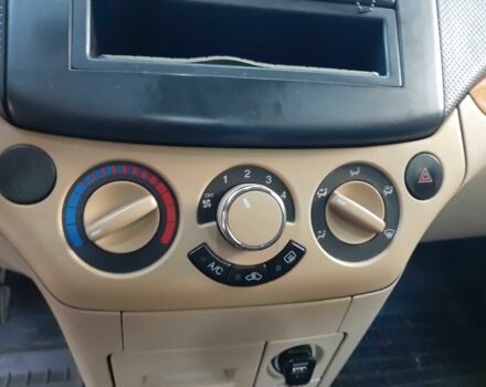 Серый Шевроле Авео, объемом двигателя 1.6 л и пробегом 170 тыс. км за 5500 $, фото 3 на Automoto.ua