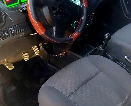 Серый Шевроле Авео, объемом двигателя 1.5 л и пробегом 210 тыс. км за 3700 $, фото 5 на Automoto.ua