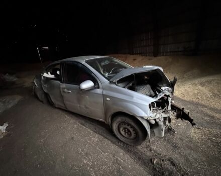 Серый Шевроле Авео, объемом двигателя 1.6 л и пробегом 300 тыс. км за 2000 $, фото 6 на Automoto.ua