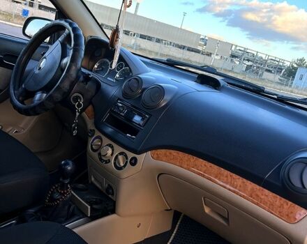 Серый Шевроле Авео, объемом двигателя 1.6 л и пробегом 258 тыс. км за 3800 $, фото 2 на Automoto.ua