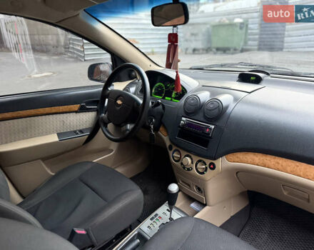 Серый Шевроле Авео, объемом двигателя 1.6 л и пробегом 198 тыс. км за 3700 $, фото 7 на Automoto.ua