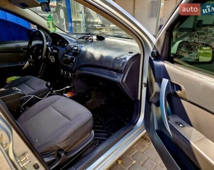 Сірий Шевроле Авео, об'ємом двигуна 1.5 л та пробігом 300 тис. км за 3800 $, фото 1 на Automoto.ua