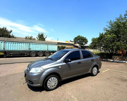 Серый Шевроле Авео, объемом двигателя 1.5 л и пробегом 330 тыс. км за 3000 $, фото 1 на Automoto.ua