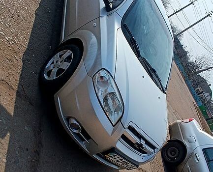 Серый Шевроле Авео, объемом двигателя 1.6 л и пробегом 252 тыс. км за 3350 $, фото 1 на Automoto.ua