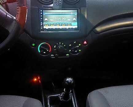 Серый Шевроле Авео, объемом двигателя 1.5 л и пробегом 210 тыс. км за 3700 $, фото 4 на Automoto.ua