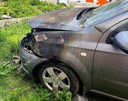 Серый Шевроле Авео, объемом двигателя 1.5 л и пробегом 217 тыс. км за 1500 $, фото 2 на Automoto.ua