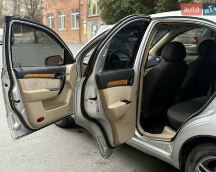 Серый Шевроле Авео, объемом двигателя 1.6 л и пробегом 198 тыс. км за 3700 $, фото 5 на Automoto.ua