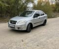 Серый Шевроле Авео, объемом двигателя 1.5 л и пробегом 380 тыс. км за 3100 $, фото 1 на Automoto.ua