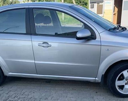 Серый Шевроле Авео, объемом двигателя 1.6 л и пробегом 185 тыс. км за 3891 $, фото 1 на Automoto.ua