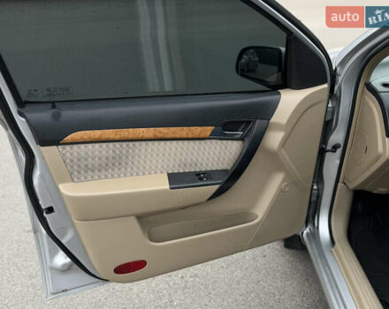 Серый Шевроле Авео, объемом двигателя 1.6 л и пробегом 240 тыс. км за 3200 $, фото 6 на Automoto.ua