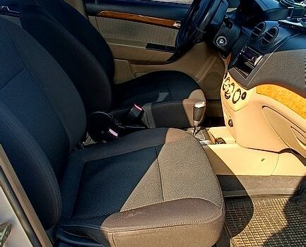 Серый Шевроле Авео, объемом двигателя 1.6 л и пробегом 252 тыс. км за 3350 $, фото 13 на Automoto.ua