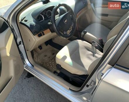 Серый Шевроле Авео, объемом двигателя 1.6 л и пробегом 351 тыс. км за 4000 $, фото 5 на Automoto.ua