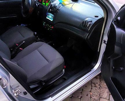 Серый Шевроле Авео, объемом двигателя 1.5 л и пробегом 210 тыс. км за 3700 $, фото 3 на Automoto.ua