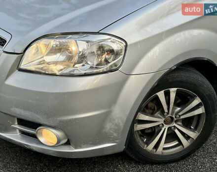 Серый Шевроле Авео, объемом двигателя 1.6 л и пробегом 220 тыс. км за 3300 $, фото 2 на Automoto.ua