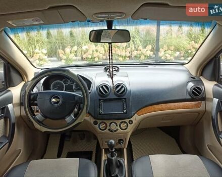 Серый Шевроле Авео, объемом двигателя 1.6 л и пробегом 304 тыс. км за 3900 $, фото 6 на Automoto.ua