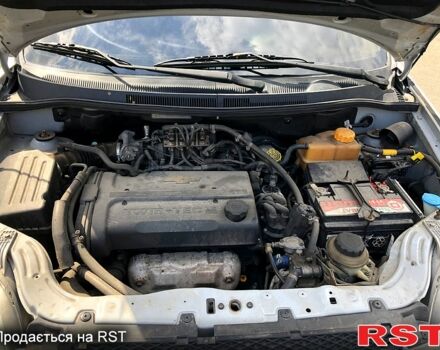 Серый Шевроле Авео, объемом двигателя 1.6 л и пробегом 200 тыс. км за 4000 $, фото 1 на Automoto.ua