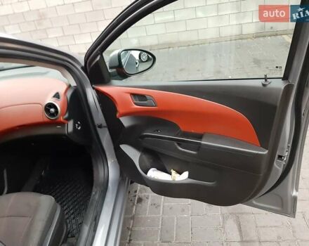 Сірий Шевроле Авео, об'ємом двигуна 1.4 л та пробігом 147 тис. км за 6400 $, фото 10 на Automoto.ua