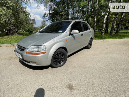 Шевроле Авео 2004 в Черновцах на Automoto.ua Серый Шевроле Авео, объемом двигателя 1.5 л и пробегом 170 тыс. км за 3200 $, фото 1 на Automoto.ua
