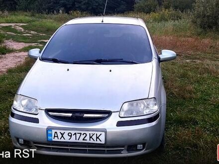 Серый Шевроле Авео, объемом двигателя 1.5 л и пробегом 200 тыс. км за 2000 $, фото 1 на Automoto.ua