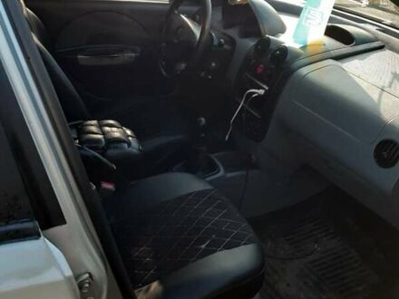 Серый Шевроле Авео, объемом двигателя 1.5 л и пробегом 320 тыс. км за 2000 $, фото 1 на Automoto.ua