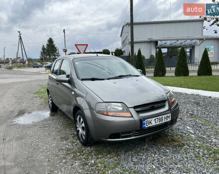 Серый Шевроле Авео, объемом двигателя 1.5 л и пробегом 225 тыс. км за 2850 $, фото 1 на Automoto.ua