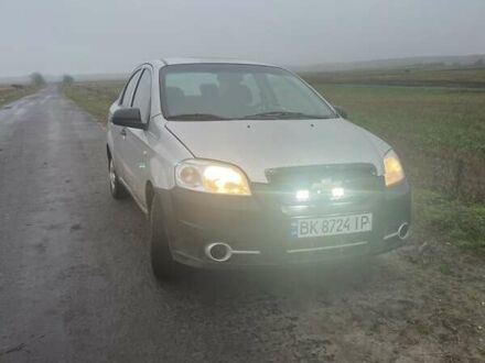 Серый Шевроле Авео, объемом двигателя 1.5 л и пробегом 286 тыс. км за 3000 $, фото 1 на Automoto.ua