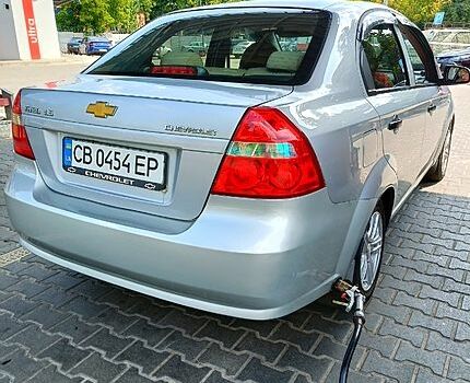 Серый Шевроле Авео, объемом двигателя 1.5 л и пробегом 191 тыс. км за 4400 $, фото 1 на Automoto.ua