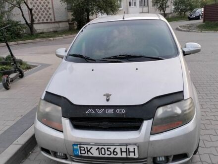 Серый Шевроле Авео, объемом двигателя 1.5 л и пробегом 230 тыс. км за 2000 $, фото 1 на Automoto.ua