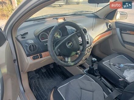 Сірий Шевроле Авео, об'ємом двигуна 1.6 л та пробігом 250 тис. км за 4000 $, фото 1 на Automoto.ua
