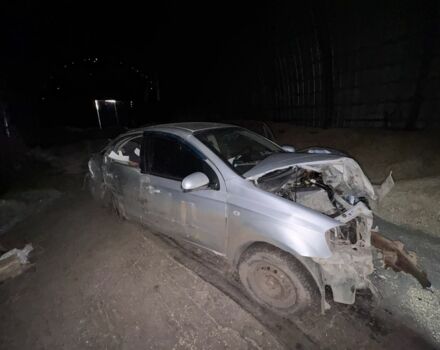 Серый Шевроле Авео, объемом двигателя 1.6 л и пробегом 300 тыс. км за 2000 $, фото 1 на Automoto.ua