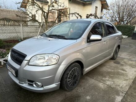 Серый Шевроле Авео, объемом двигателя 1.6 л и пробегом 250 тыс. км за 3100 $, фото 1 на Automoto.ua