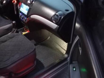 Сірий Шевроле Авео, об'ємом двигуна 1.5 л та пробігом 210 тис. км за 4000 $, фото 1 на Automoto.ua