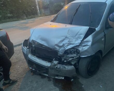 Сірий Шевроле Авео, об'ємом двигуна 1.5 л та пробігом 2 тис. км за 1500 $, фото 1 на Automoto.ua