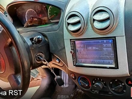 Серый Шевроле Авео, объемом двигателя 1.5 л и пробегом 300 тыс. км за 3000 $, фото 1 на Automoto.ua